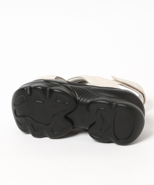 LEPSIM（レプシィム）の「パデッドクロスサンダル　494467（サンダル・レディース・アイボリー/ブラック・MEDIUM/LARGE）」の12枚目の写真