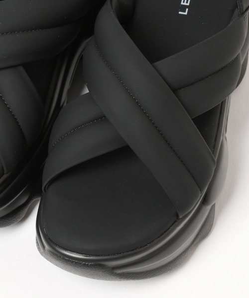 LEPSIM（レプシィム）の「パデッドクロスサンダル　494467（サンダル・レディース・アイボリー/ブラック・MEDIUM/LARGE）」の14枚目の写真