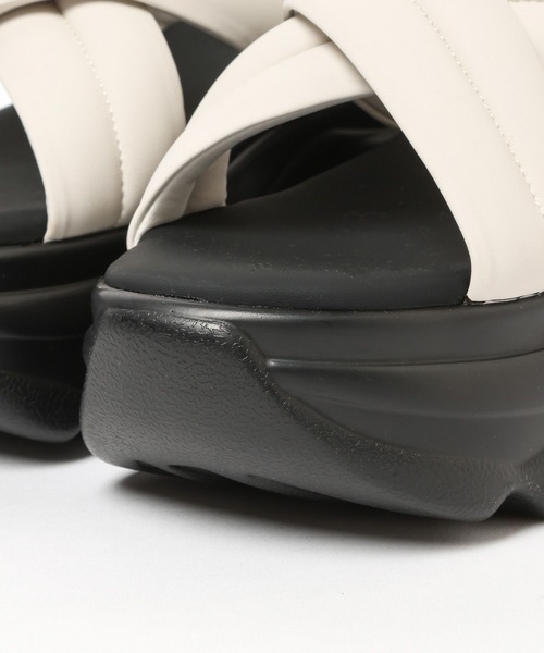 LEPSIM（レプシィム）の「パデッドクロスサンダル　494467（サンダル・レディース・アイボリー/ブラック・MEDIUM/LARGE）」の16枚目の写真