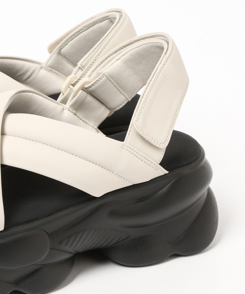 LEPSIM（レプシィム）の「パデッドクロスサンダル　494467（サンダル・レディース・アイボリー/ブラック・MEDIUM/LARGE）」の17枚目の写真