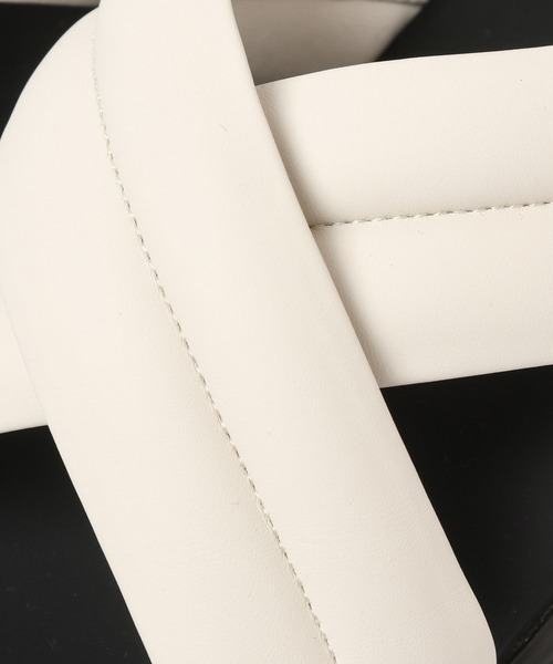 LEPSIM（レプシィム）の「パデッドクロスサンダル　494467（サンダル・レディース・アイボリー/ブラック・MEDIUM/LARGE）」の22枚目の写真