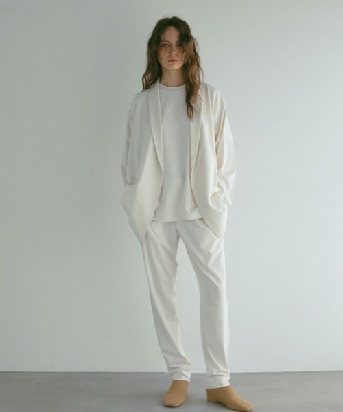 ETRE TOKYO（エトレトウキョウ）の「three dots パウダリーコットンジャケット（テーラードジャケット・レディース・ベージュ/ネイビー/オフホワイト・M/L）」の9枚目の写真