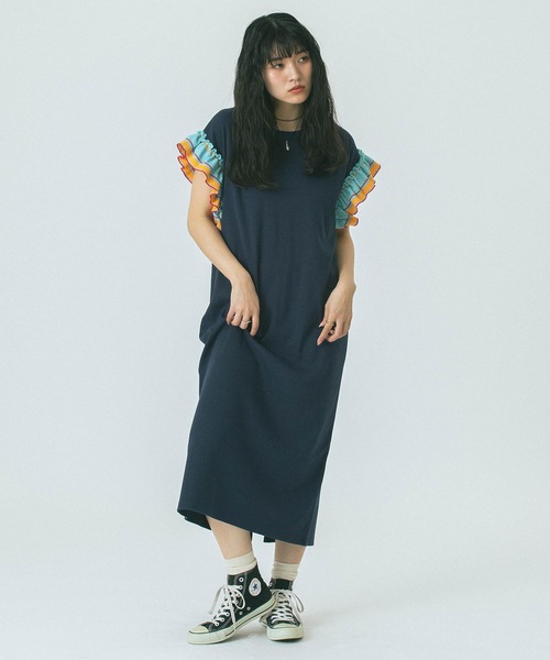 ROSE BUD（ローズバッド）の「FRILL SLEEVE DRESS（ワンピース・レディース・チャコール/ネイビー・ONE SIZE）」の17枚目の写真