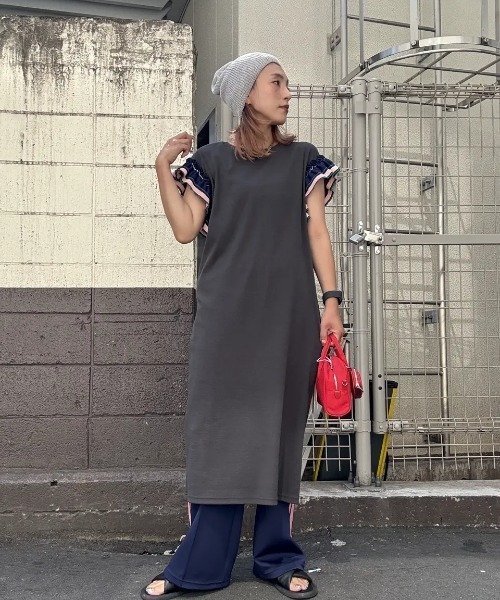 ROSE BUD（ローズバッド）の「FRILL SLEEVE DRESS（ワンピース・レディース・チャコール/ネイビー・ONE SIZE）」の18枚目の写真