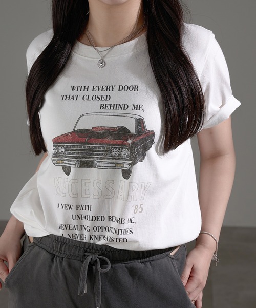 apres jour mignon(アプレジュールミニョン)の「カスレプリントTシャツ【ZOZOTOWN限定アイテム】(Tシャツ/カットソー・レディース・ホワイト系その他2/ナチュラル/ブラック系その他/ブラック/ホワイト系その他/オフホワイト・X-LARGE/フリー)」の1枚目の写真