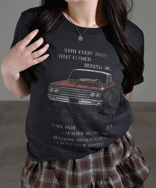 apres jour mignon(アプレジュールミニョン)の「カスレプリントTシャツ【ZOZOTOWN限定アイテム】(Tシャツ/カットソー・レディース・ホワイト系その他2/ナチュラル/ブラック系その他/ブラック/ホワイト系その他/オフホワイト・X-LARGE/フリー)」の4枚目の写真