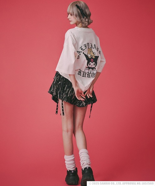 GALFY（ガルフィー）の「GALFY（ガルフィー）サンリオ クロミコラボ キャラクターアップリケ ビッグシルエット半袖Tシャツ メンズ レディース ユニセックス（Tシャツ/カットソー・レディース・オフホワイト/ブラック/ブラック系その他/パープル・L）」の5枚目の写真