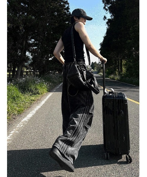 COSYHARU(コシハル)の「ピグメントトラックワイドトレーニングパンツ(スウェットパンツ・メンズ・チャコール・MEDIUM/LARGE)」の12枚目の写真