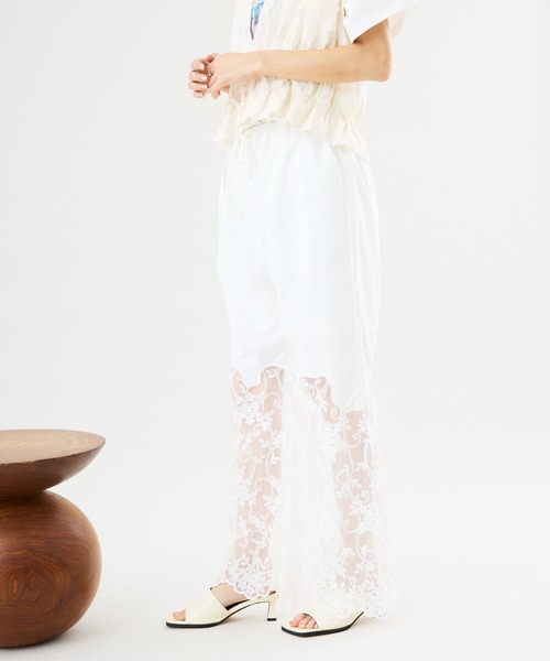 Muscat(マスカット)の「フラワーレースロングパンツ(その他パンツ・レディース・ホワイト/ブラック・F)」の1枚目の写真