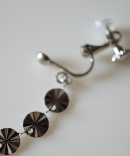 CERCA(チェルカ)の「saran jewelry/03 circle イヤリング(イヤリング・レディース・シルバー/ゴールド・FREE)」の6枚目の写真