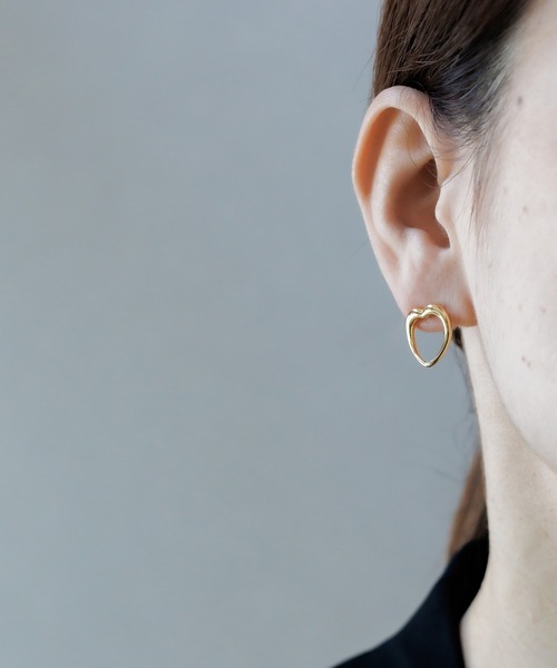 ISOLATION(アイソレーション)の「【ISOLATION / アイソレーション】Silver925 Heart Curve Pierce / ハートカーブピアス シルバー925(ピアス(両耳用)・レディース・ゴールド・FREE)」の1枚目の写真