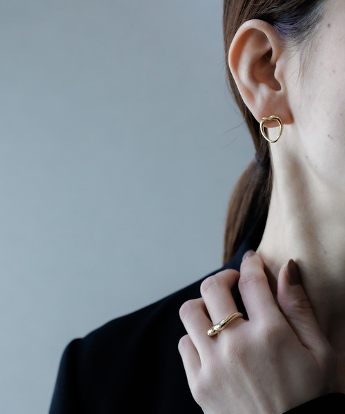 ISOLATION(アイソレーション)の「【ISOLATION / アイソレーション】Silver925 Heart Curve Pierce / ハートカーブピアス シルバー925(ピアス(両耳用)・レディース・ゴールド・FREE)」の2枚目の写真