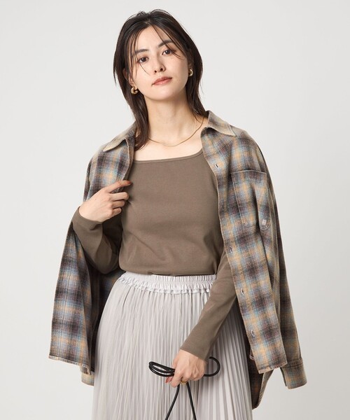 green label relaxing（グリーンレーベルリラクシング）の「デコルテ フライス ロングスリーブ プルオーバー（Tシャツ/カットソー・レディース・ブラック/モカ/オフホワイト/ダークブラウン・FREE）」の4枚目の写真