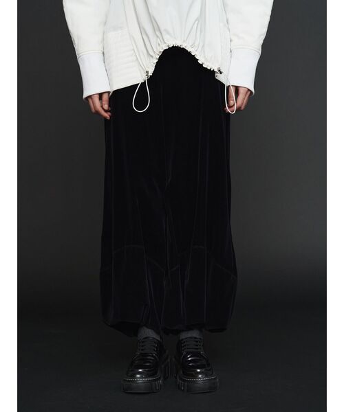 UN3D.（アンスリード）の「VELVET HEM GATHER PT 【セットアップ着用可能】 / ベルベットヘムギャザーパンツ（その他パンツ・レディース・キャメル/ブラック・36/38）」の14枚目の写真