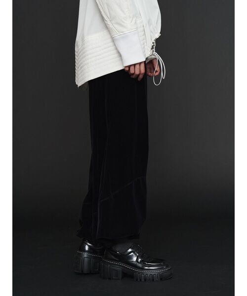 UN3D.（アンスリード）の「VELVET HEM GATHER PT 【セットアップ着用可能】 / ベルベットヘムギャザーパンツ（その他パンツ・レディース・キャメル/ブラック・36/38）」の15枚目の写真