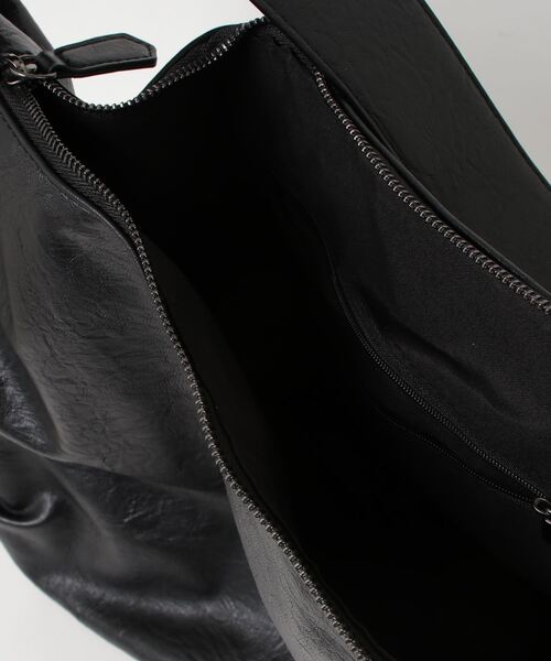 gossip!ロサンゼルス(ゴシップロサンゼルス)の「ソフトレザーシンプルショルダーバッグ トラベルバッグ 大容量 《通勤・通学に!》(ボストンバッグ・レディース・ブラック/ブラウン・FREE)」の5枚目の写真