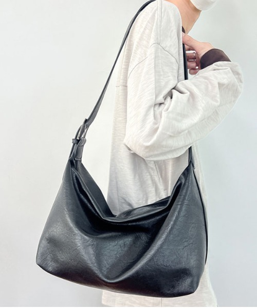 gossip!ロサンゼルス(ゴシップロサンゼルス)の「ソフトレザーシンプルショルダーバッグ トラベルバッグ 大容量 《通勤・通学に!》(ボストンバッグ・レディース・ブラック/ブラウン・FREE)」の15枚目の写真