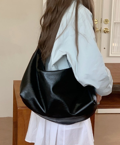 gossip!ロサンゼルス(ゴシップロサンゼルス)の「ソフトレザーシンプルショルダーバッグ トラベルバッグ 大容量 《通勤・通学に!》(ボストンバッグ・レディース・ブラック/ブラウン・FREE)」の13枚目の写真