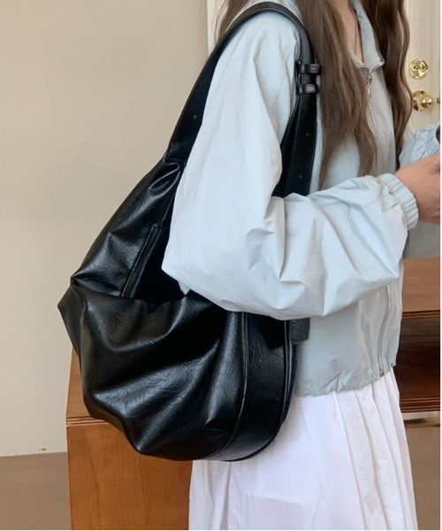 gossip!ロサンゼルス(ゴシップロサンゼルス)の「ソフトレザーシンプルショルダーバッグ トラベルバッグ 大容量 《通勤・通学に!》(ボストンバッグ・レディース・ブラック/ブラウン・FREE)」の14枚目の写真