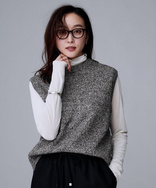 UNTITLED（アンタイトル）の「◆【重ね着レイヤードに】杢調ニットベスト（ベスト・レディース・ダークブラウン系3/ブラック系3/グレー系3・00/02/04/44/48）」の2枚目の写真