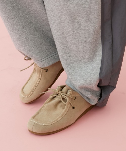 MIRROR STOKE(ミラーストーク)の「【ZOZO限定/追加】SUEDE LACE UP SHOES/スエードレースアップシューズ(モカシン/デッキシューズ・レディース・ベージュ/ブラウン・LARGE/MEDIUM)」の1枚目の写真