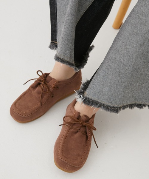 MIRROR STOKE(ミラーストーク)の「【ZOZO限定/追加】SUEDE LACE UP SHOES/スエードレースアップシューズ(モカシン/デッキシューズ・レディース・ベージュ/ブラウン・LARGE/MEDIUM)」の2枚目の写真