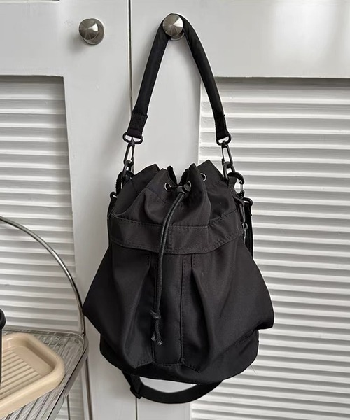 shopnikoniko(ショップニコニコ)の「巾着バッグ ショルダー ナイロン ドロスト 巾着ショルダーバッグ(ショルダーバッグ・レディース・ブラック/ホワイト・フリー)」の3枚目の写真