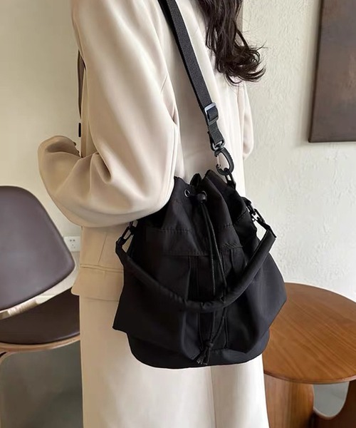 shopnikoniko(ショップニコニコ)の「巾着バッグ ショルダー ナイロン ドロスト 巾着ショルダーバッグ(ショルダーバッグ・レディース・ブラック/ホワイト・フリー)」の8枚目の写真