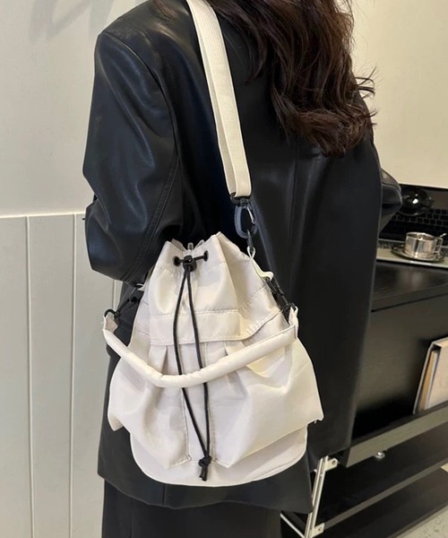 shopnikoniko(ショップニコニコ)の「巾着バッグ ショルダー ナイロン ドロスト 巾着ショルダーバッグ(ショルダーバッグ・レディース・ブラック/ホワイト・フリー)」の10枚目の写真