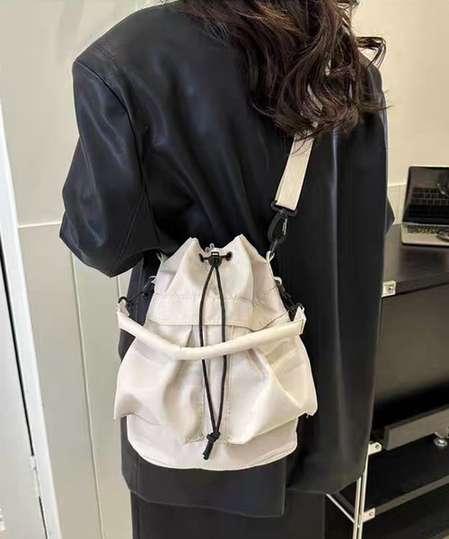 shopnikoniko(ショップニコニコ)の「巾着バッグ ショルダー ナイロン ドロスト 巾着ショルダーバッグ(ショルダーバッグ・レディース・ブラック/ホワイト・フリー)」の13枚目の写真