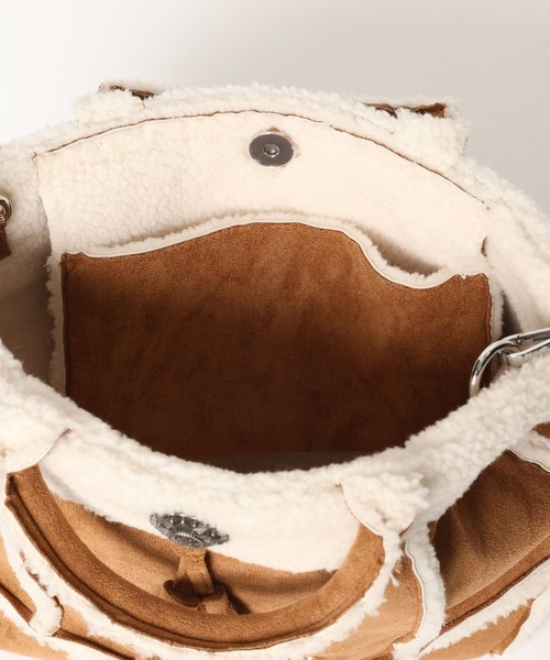 Minnetonka（ミネトンカ）の「【MINNETONKA(ミネトンカ)】別注ショルダートート（ショルダーバッグ・レディース・チャコール/キャメル・FREE）」の5枚目の写真