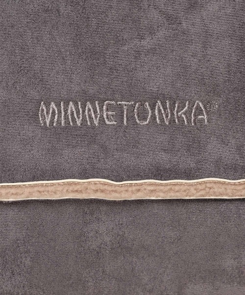 Minnetonka（ミネトンカ）の「【MINNETONKA(ミネトンカ)】別注ショルダートート（ショルダーバッグ・レディース・チャコール/キャメル・FREE）」の4枚目の写真