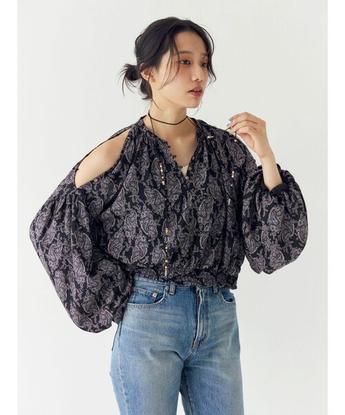 Ungrid（アングリッド）の「フラワープリントショートブラウス（シャツ/ブラウス・レディース・アイボリー/ブラック・FREE）」の3枚目の写真