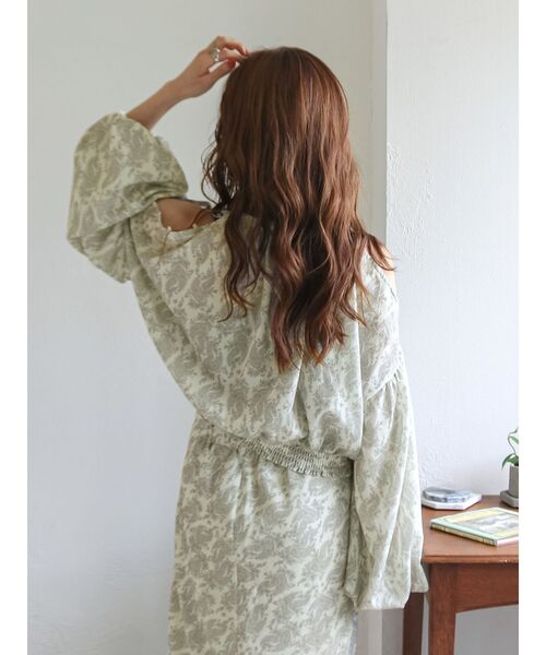 Ungrid（アングリッド）の「フラワープリントショートブラウス（シャツ/ブラウス・レディース・アイボリー/ブラック・FREE）」の10枚目の写真