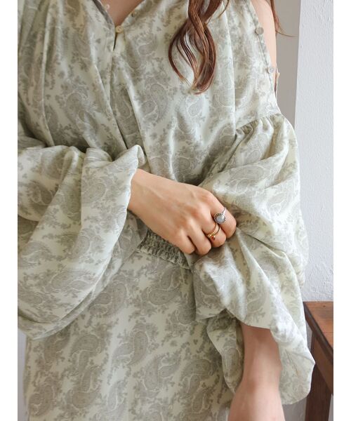 Ungrid（アングリッド）の「フラワープリントショートブラウス（シャツ/ブラウス・レディース・アイボリー/ブラック・FREE）」の11枚目の写真