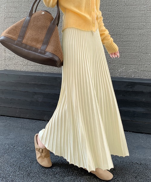 ONEP STAR(ワンピスター)の「細プリーツ×ロングスカート(スカート・レディース・ベージュ/ブラック・FREE)」の3枚目の写真
