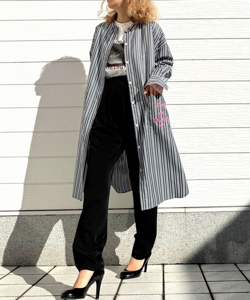 Q（キュー）の「ポケット刺繍ロングシャツ（シャツワンピース・レディース・ブラック系その他/ブラウン系その他・MEDIUM）」の2枚目の写真