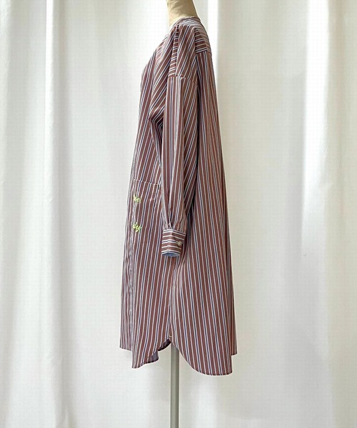 Q（キュー）の「ポケット刺繍ロングシャツ（シャツワンピース・レディース・ブラック系その他/ブラウン系その他・MEDIUM）」の7枚目の写真