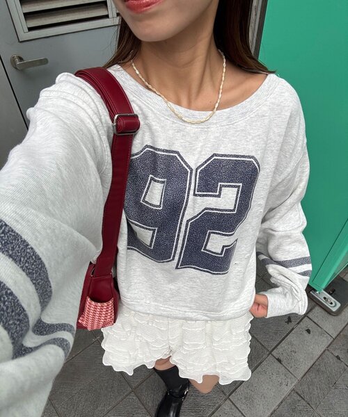 CIAOPANIC(チャオパニック)の「裾ドロストナンバリングショートスウェット(Tシャツ/カットソー・レディース・オフホワイト/ピンク/グレー・ONE SIZE)」の2枚目の写真