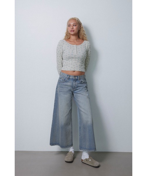 ALEXIA STAM(アリシアスタン)の「Henley Neck Floral Long Sleeve Tee /フラワーヘンリーネックTシャツ(Tシャツ/カットソー・レディース・グレー/ホワイト/ネイビー・FREE)」の17枚目の写真