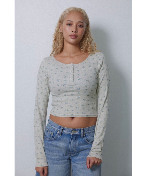 ALEXIA STAM(アリシアスタン)の「Henley Neck Floral Long Sleeve Tee /フラワーヘンリーネックTシャツ(Tシャツ/カットソー・レディース・グレー/ホワイト/ネイビー・FREE)」の19枚目の写真