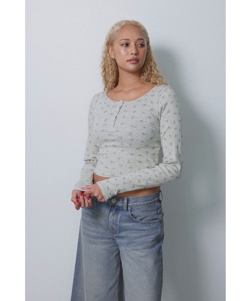 ALEXIA STAM(アリシアスタン)の「Henley Neck Floral Long Sleeve Tee /フラワーヘンリーネックTシャツ(Tシャツ/カットソー・レディース・グレー/ホワイト/ネイビー・FREE)」の20枚目の写真