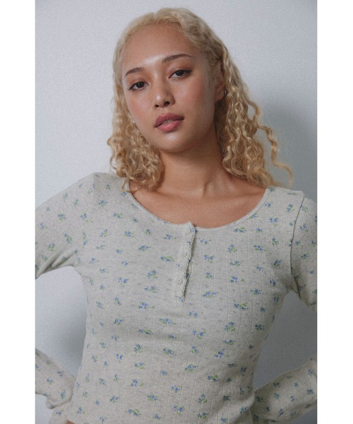 ALEXIA STAM(アリシアスタン)の「Henley Neck Floral Long Sleeve Tee /フラワーヘンリーネックTシャツ(Tシャツ/カットソー・レディース・グレー/ホワイト/ネイビー・FREE)」の22枚目の写真