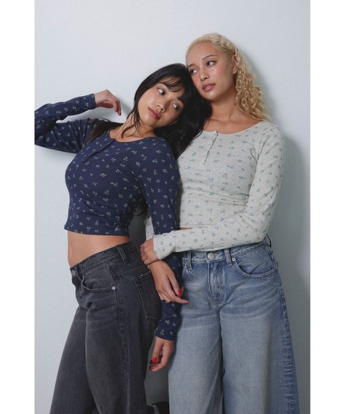 ALEXIA STAM(アリシアスタン)の「Henley Neck Floral Long Sleeve Tee /フラワーヘンリーネックTシャツ(Tシャツ/カットソー・レディース・グレー/ホワイト/ネイビー・FREE)」の10枚目の写真