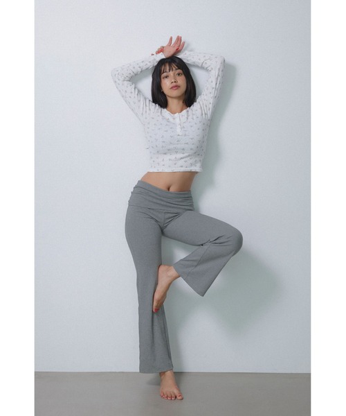 ALEXIA STAM(アリシアスタン)の「Henley Neck Floral Long Sleeve Tee /フラワーヘンリーネックTシャツ(Tシャツ/カットソー・レディース・グレー/ホワイト/ネイビー・FREE)」の12枚目の写真