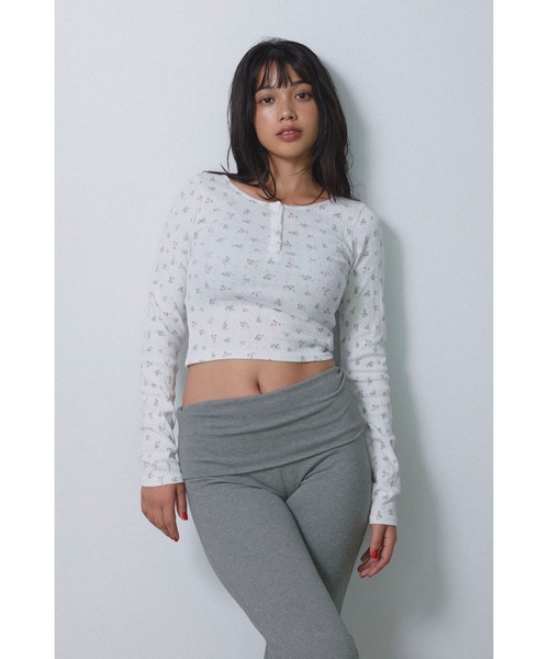 ALEXIA STAM(アリシアスタン)の「Henley Neck Floral Long Sleeve Tee /フラワーヘンリーネックTシャツ(Tシャツ/カットソー・レディース・グレー/ホワイト/ネイビー・FREE)」の14枚目の写真