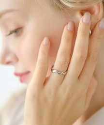 Lady Rora（レディーローラ）の「サージカルステンレス ウェーブリング サイズ調整可 (金属アレルギー対応)（リング）」