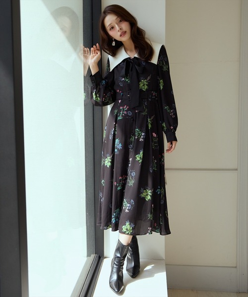 AND COUTURE(アンドクチュール)の「ドローイングフラワー配色襟長袖ワンピース(ワンピース・レディース・ブラック系その他/ベージュ系その他/グリーン系その他・FREE)」の4枚目の写真