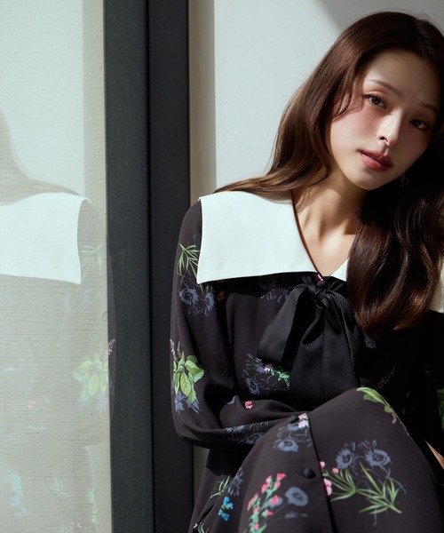 AND COUTURE(アンドクチュール)の「ドローイングフラワー配色襟長袖ワンピース(ワンピース・レディース・ブラック系その他/ベージュ系その他/グリーン系その他・FREE)」の5枚目の写真