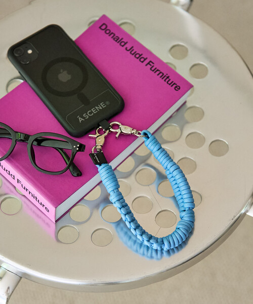 A SCENE(エーシーン)の「A SCENE/エーシーン Design paracord Strap Plain デザインパラコード ストラップ(スマホグッズ・メンズ・ブラック/ブルー/パープル・ONE SIZE)」の2枚目の写真